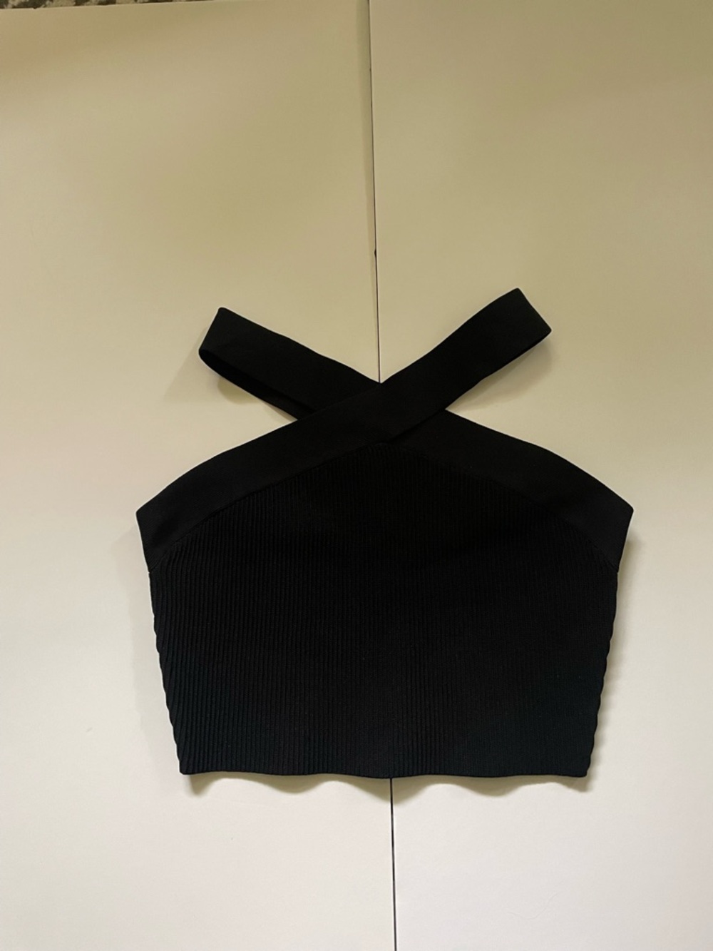 Aritzia Black Babaton Sculpt Cross-Strap Ribbed Crop Top